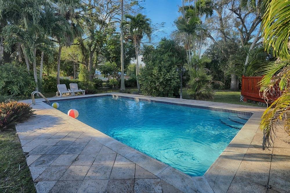 سبيشوس آند كونفينينتلي لوكيتيد ميامي أيربورت هوم