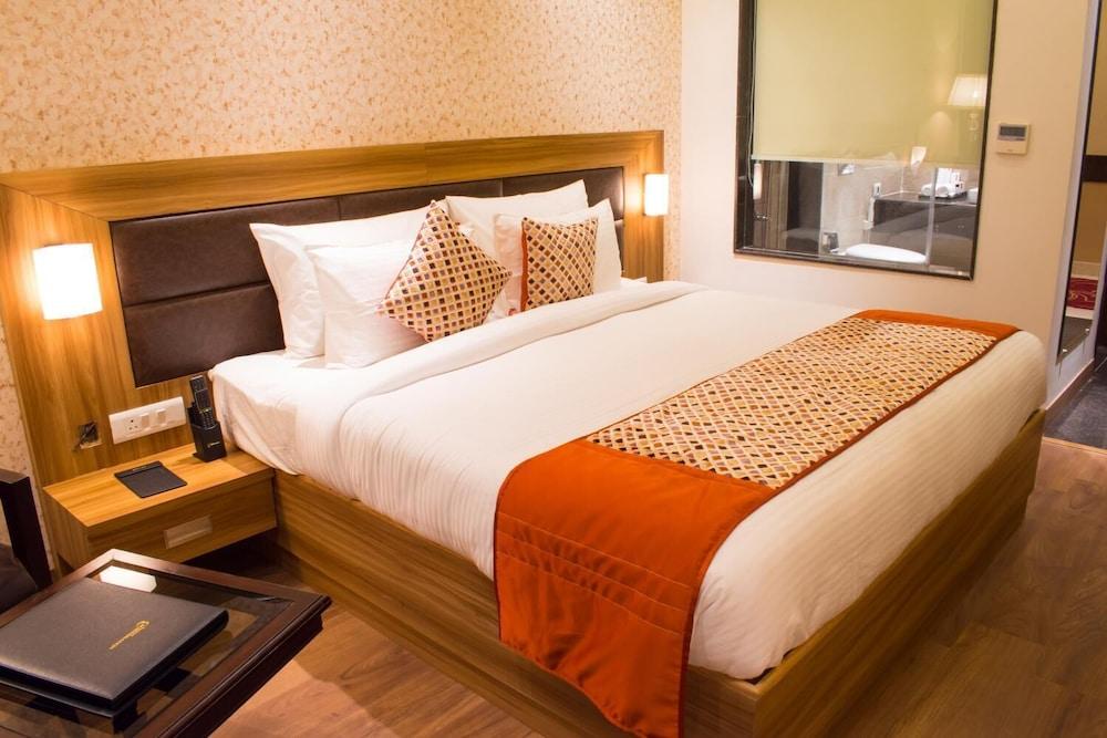 The Grand Ambassador Room