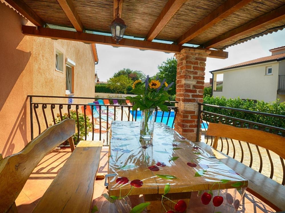 Apartment for up to 5 Persons near Porec with Shared Pool Exterior