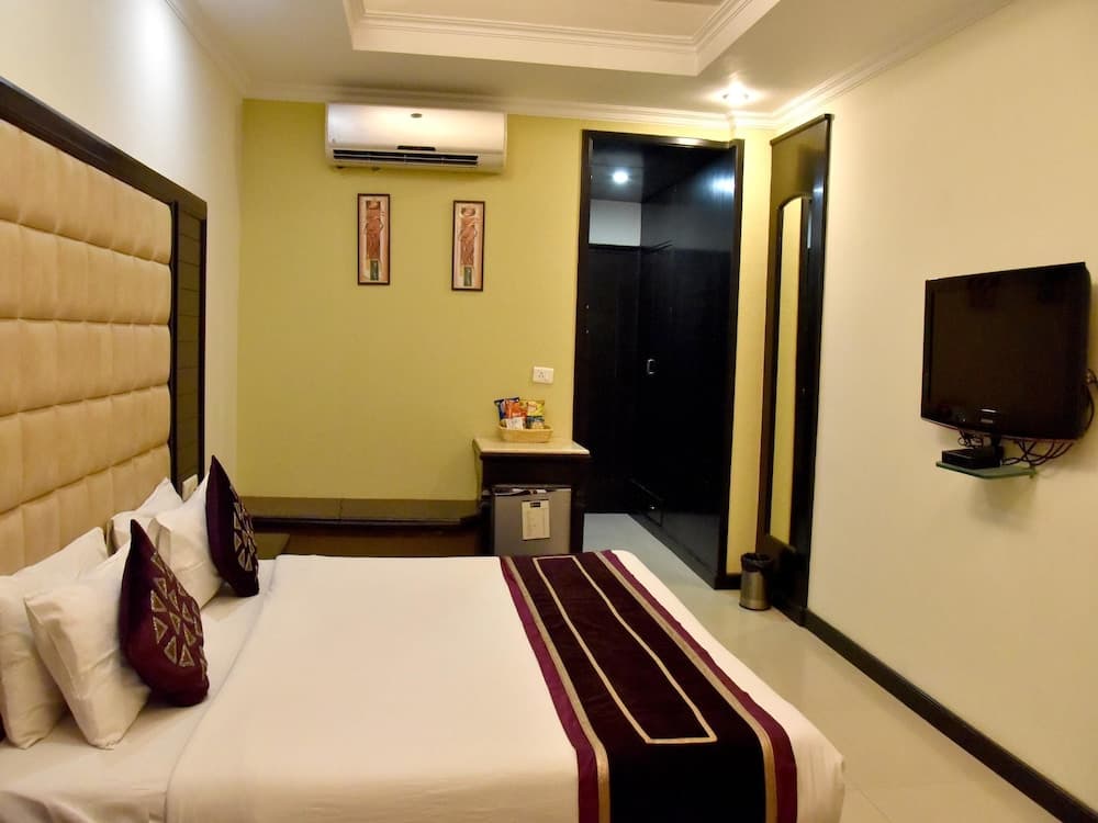 OYO 2148 Hotel Metro 43