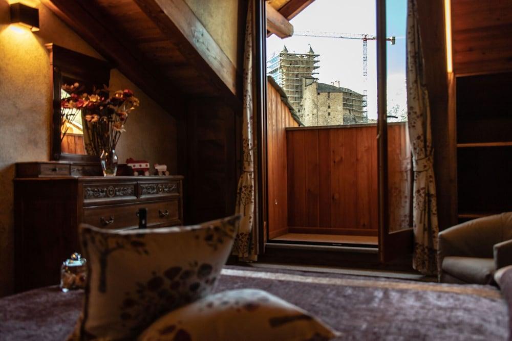 Wine-Farm La Source Interior