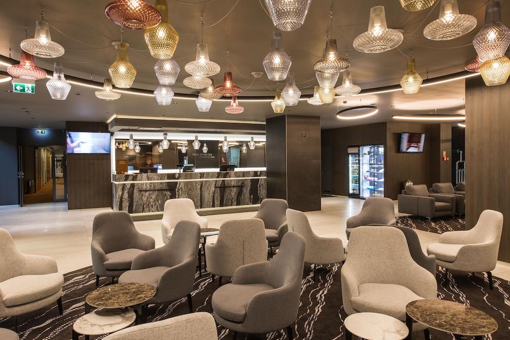 هوتل جورمالا سبا آند كونفرانس سنتر منطقة الجلوس في الردهة