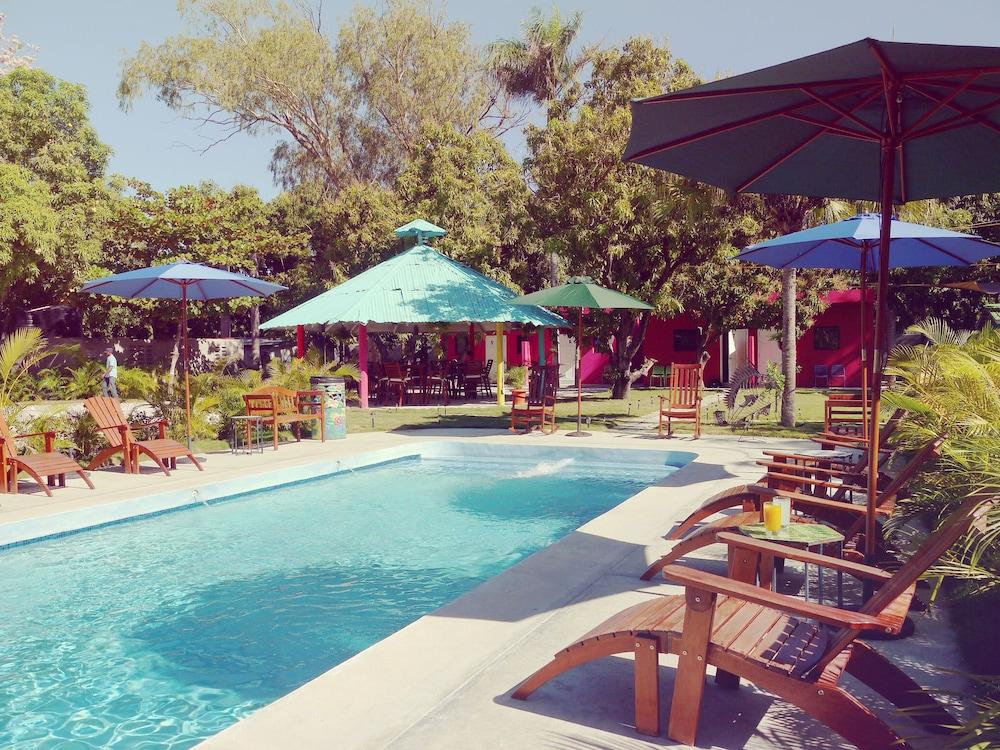 بيل فلي ميشنز هوتل حمام سباحة مكشوف