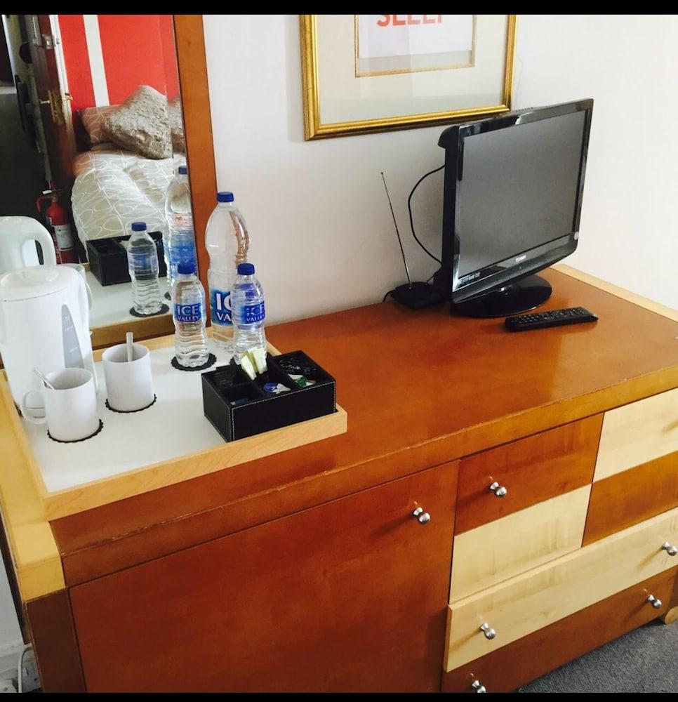 بلاك ساندز بد روم آند بريكفاست أن بار غرفة