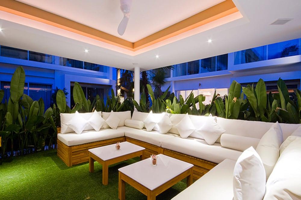 Chi Samui Resort Lobby Sitting Area