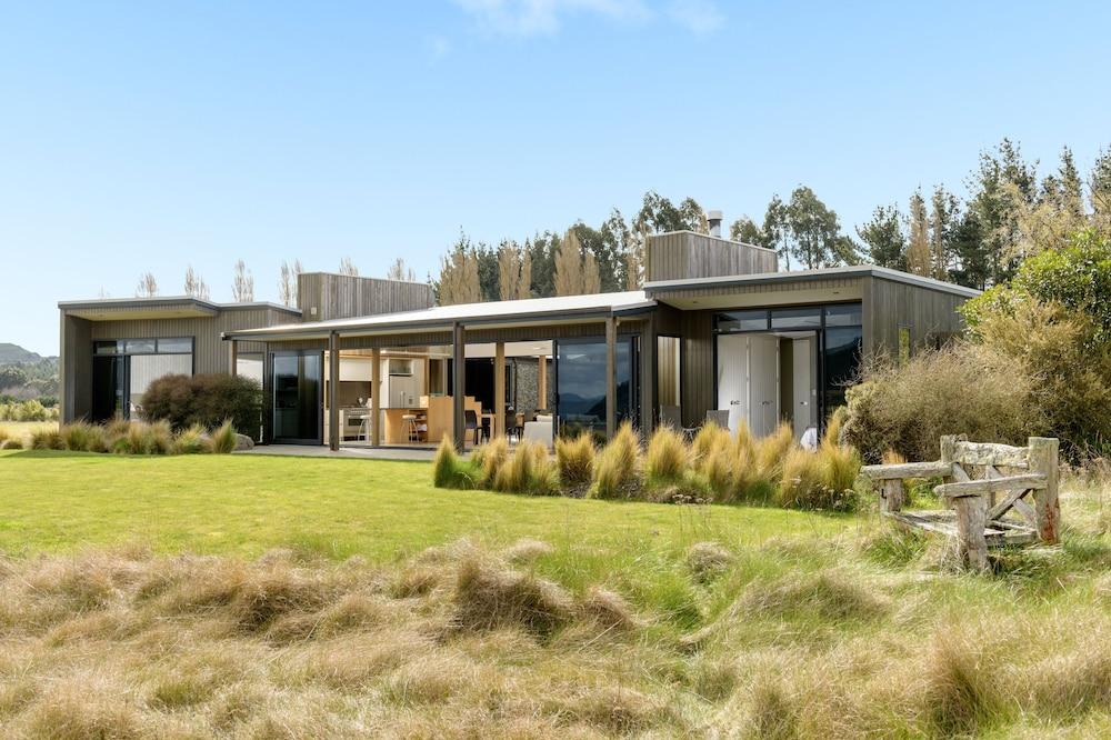 دوناليستر هاوس آت ذا كينلوك كلوب الصورة الأساسية