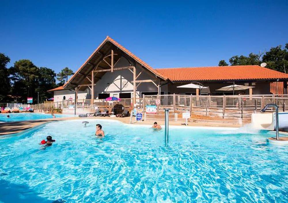 موبيل هوم أو شارم ريترو يونيك حمام سباحة مكشوف