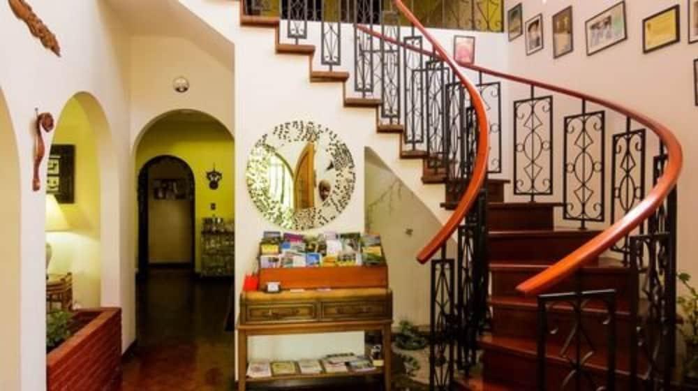 ذا كارياري بد آند بركفاست الفندق من الداخل