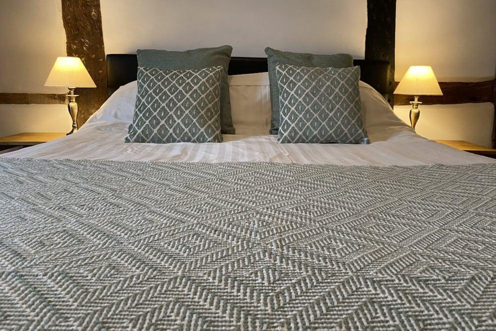 The Talbot at Knightwick Room