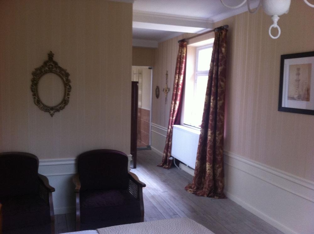 هوتل لي ريفيوجي - بي آند بي غرفة