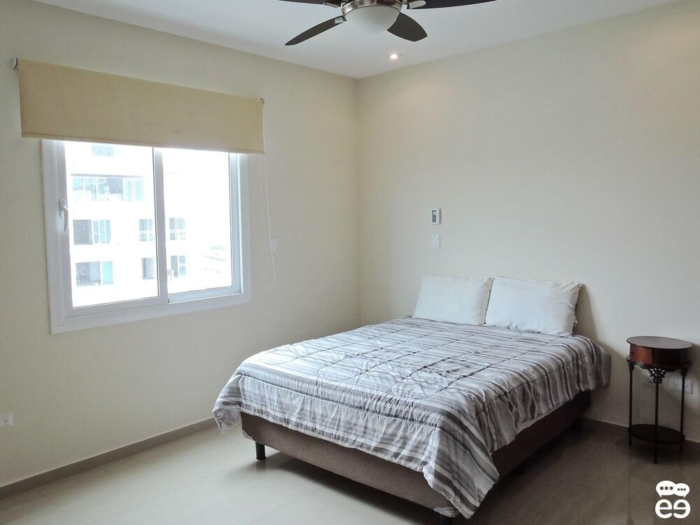 لوخوسو ديبارتامنتو كون فيستا ألا مارينا (كاي) غرفة