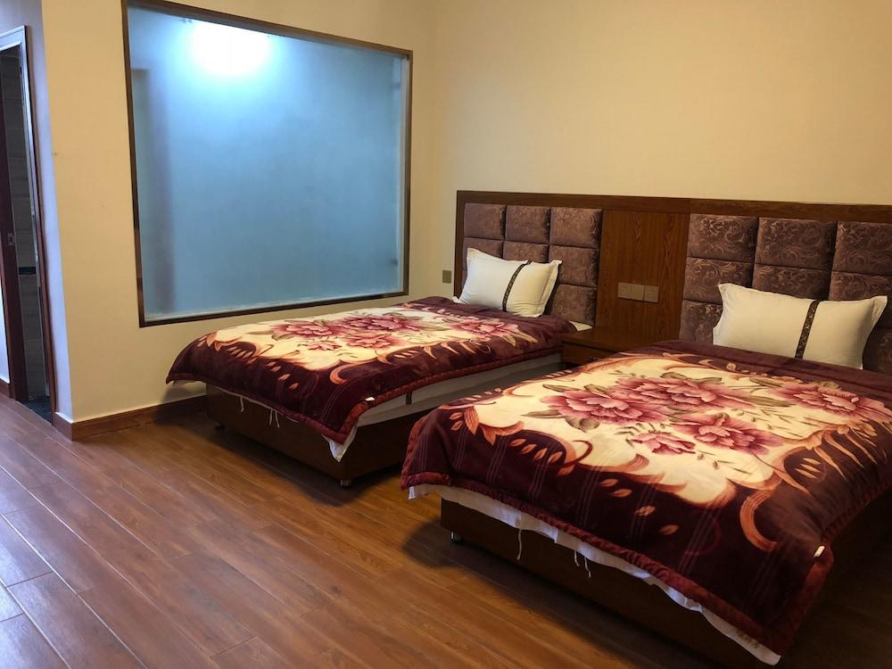Yan Ting Ju Inn Room