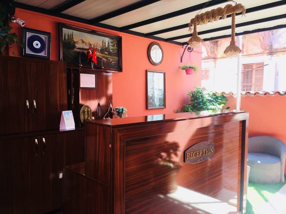 Cundahan Otel Reception