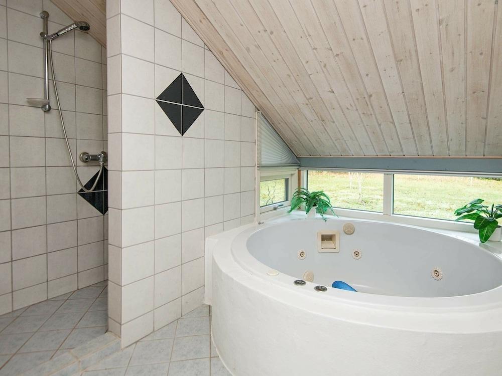 ديلاكس هوليداي هوم إن جوتلاند ويذ سونا علاج سبا