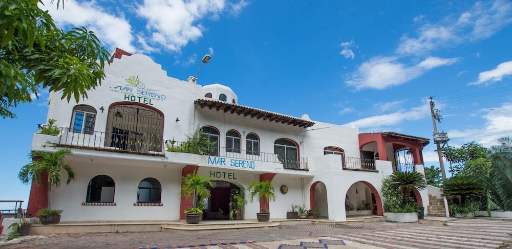 Mar Sereno Hotel & Suites