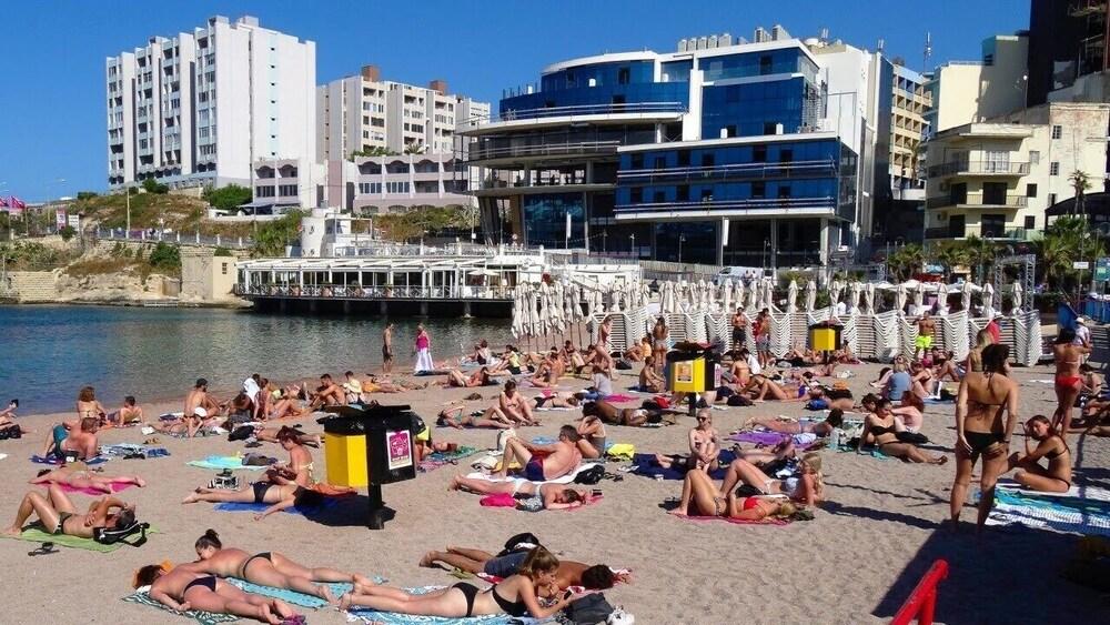 سوبرلاتيف بينتهاوس ويذ سبيشوس تيراس الشاطئ