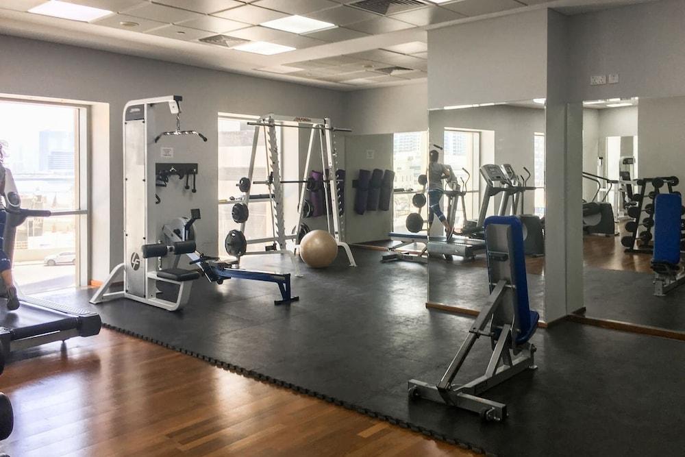 شقة عصرية مضيئة مكوّنة من غرفتَي نوم وإطلالات على دبي مارينا! مرفق اللياقة البدنية