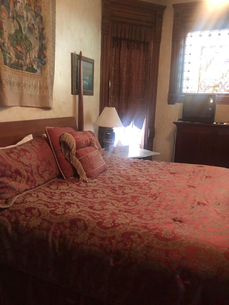 فيليب ويذ سميث بد آند بريكفاست أخرى