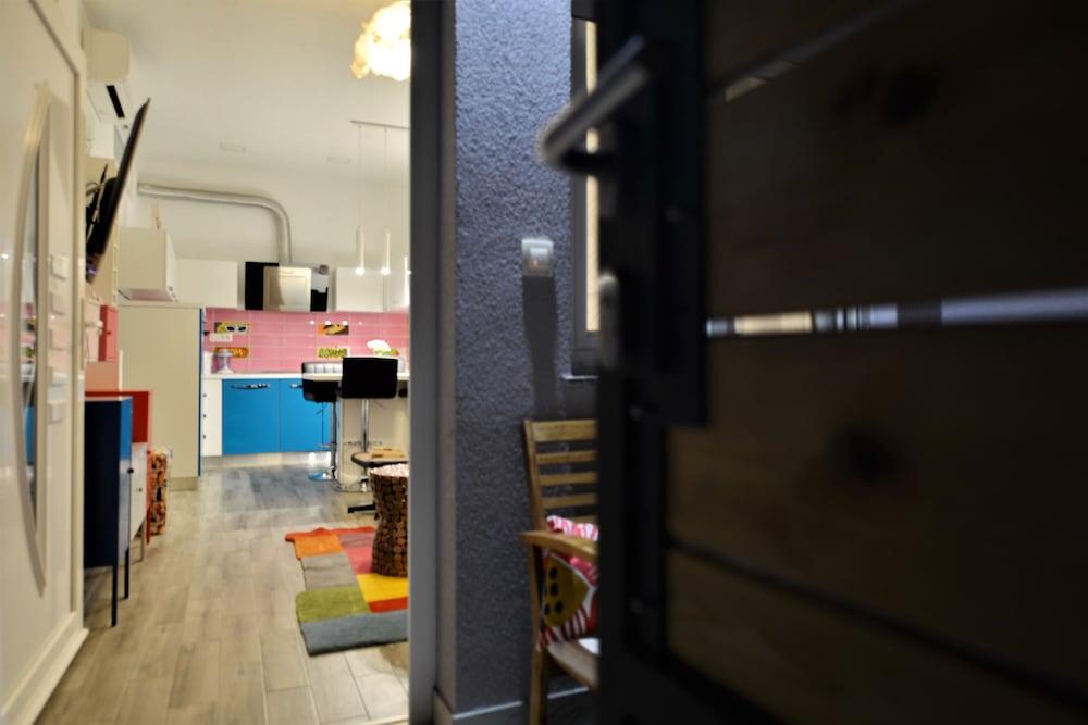 فيلا مكونة من شقتين، بوباندروك في زادار داخلي