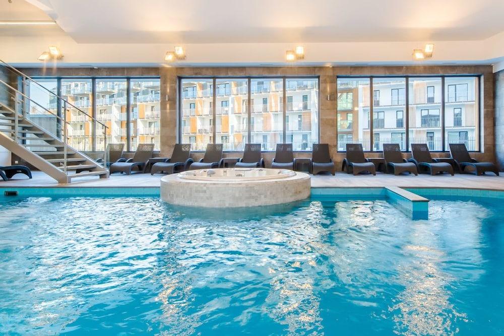 أبارتامنتي فاميليني أوشيدليه فينيكس حمام سباحة مغطى