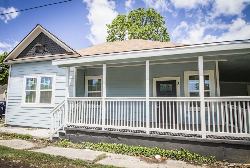 3 بد رومز/2 باث رومز ريموديلد نير داون تاون المنطقة الخارجية