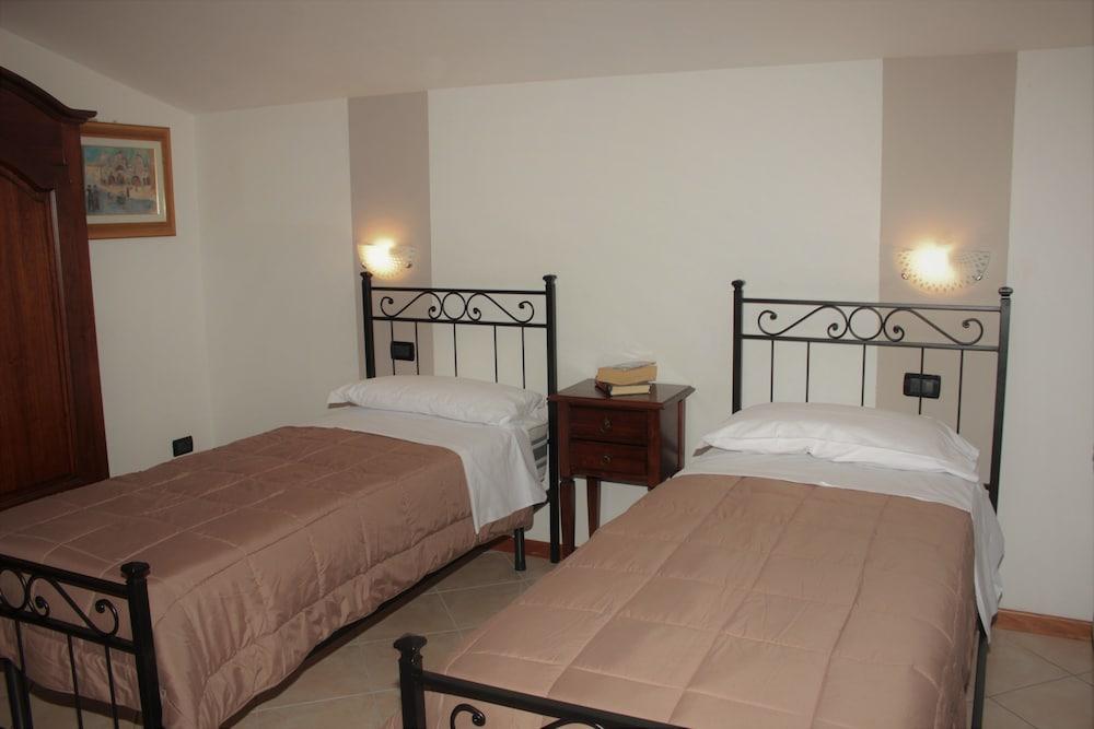 Albergo Navene Room