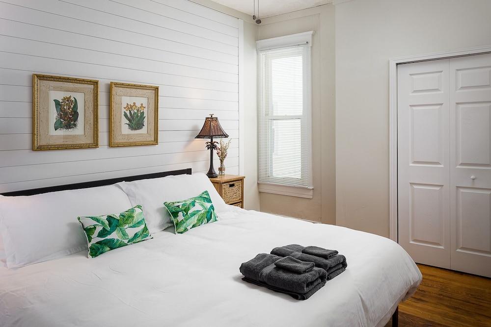 فالي رينو فيتد  بد روم اردستاون / هايلاندز! غرفة