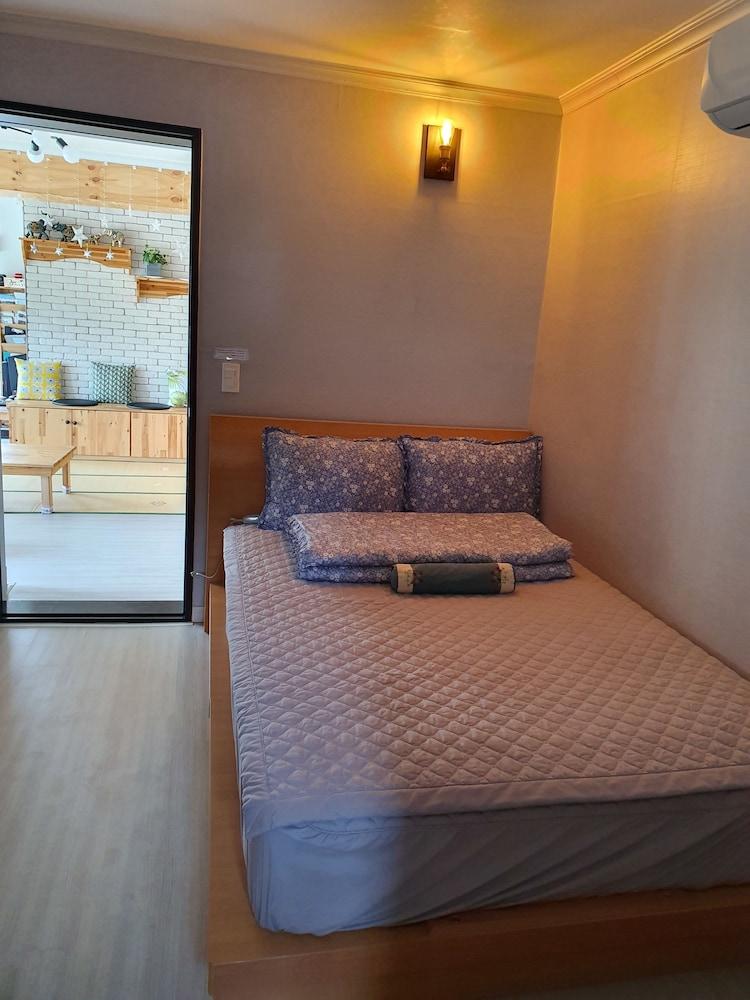 Mokpo Magiclamp Guesthouse Room