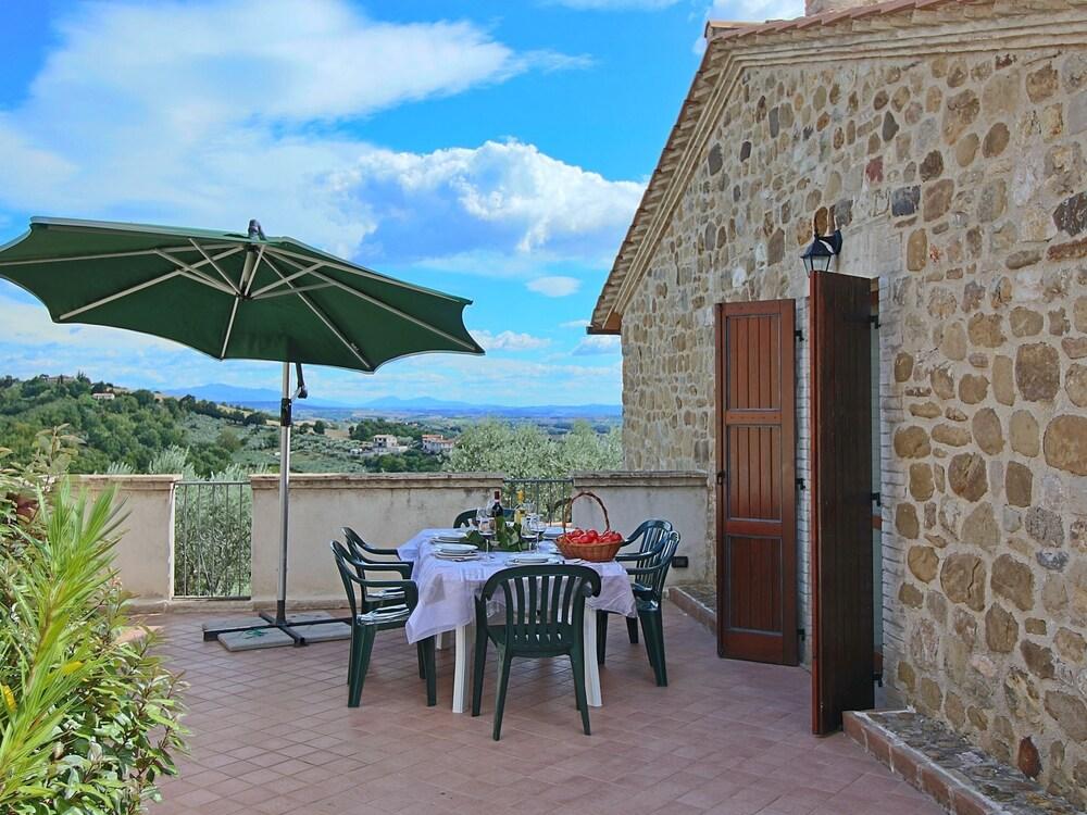 Quaint Cottage in Collazzone With Swimming Pool Exterior