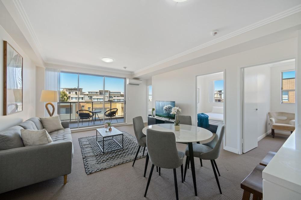 مودرن آند سبيشوس ريزورت ستايل هوم