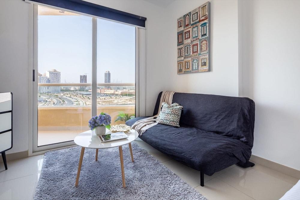 Stylish and Comfy Studio in Lakeside Impz! Featured Image