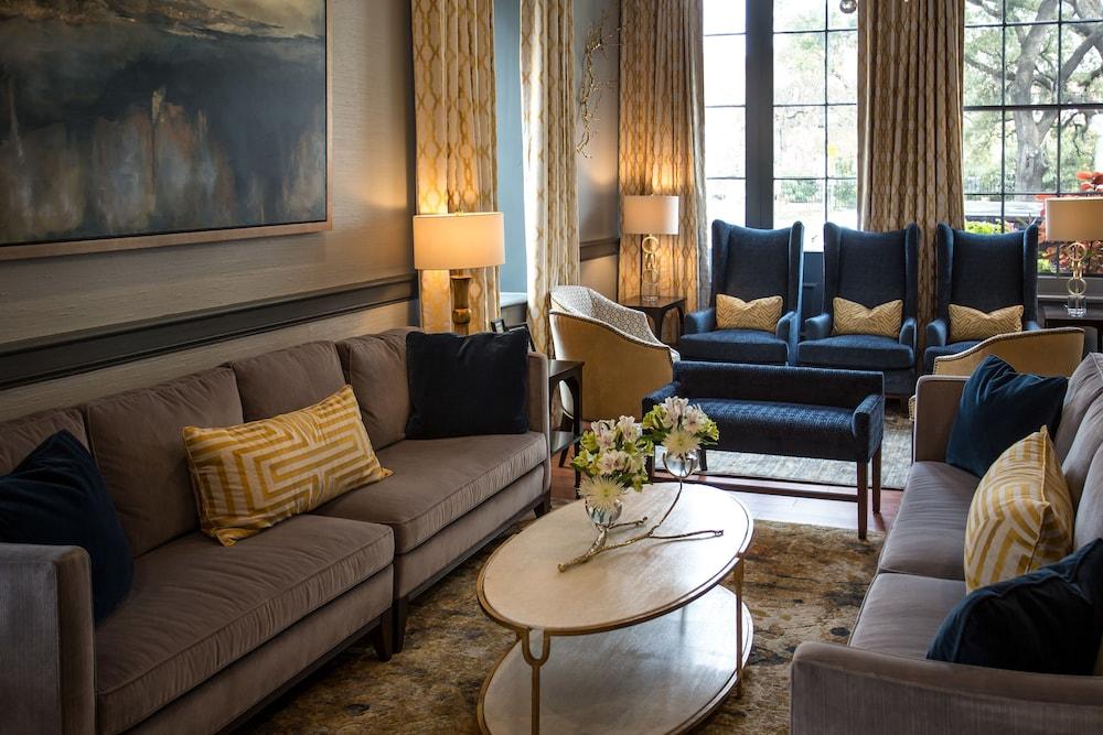 إيست باي إن، هيستوريك إنز أو سافانا كوليكشن منطقة الجلوس في الردهة