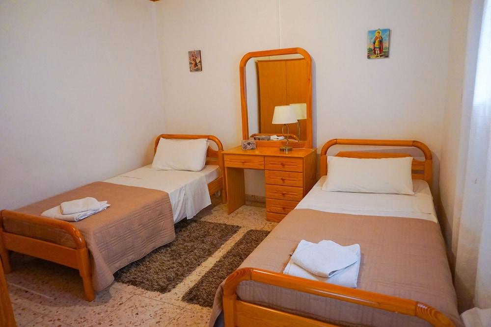 Omodos Village Houses Room