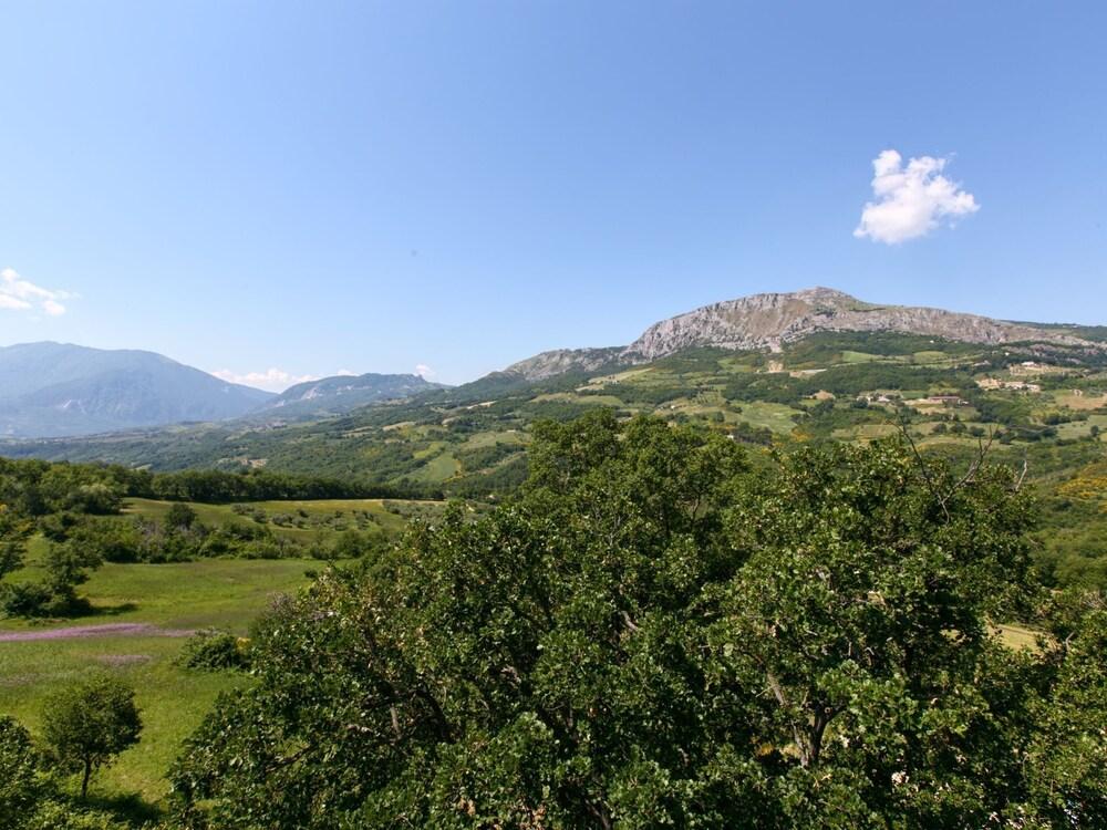 Villa With Tower Between Olive Trees With Private Swimming Pool, Nice View Exterior