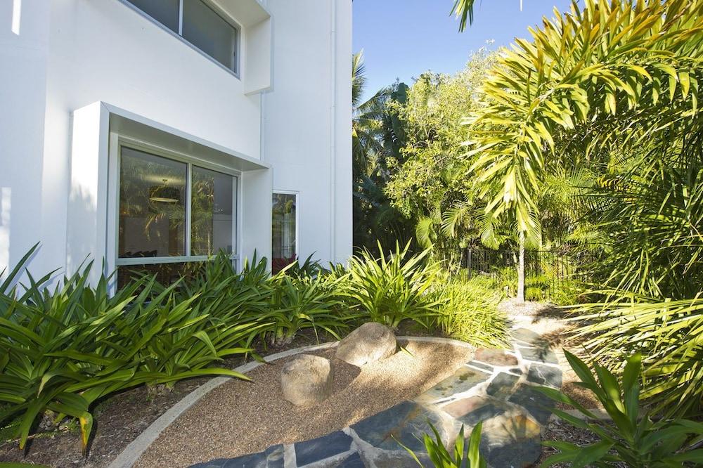 Maggies Beachfront Apt. 2 Exterior