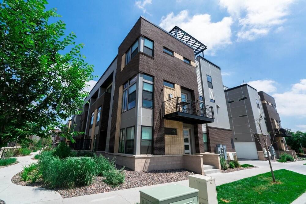 ريجال روف توب ريتريت رايز أبف ذا أورديناري المنطقة الخارجية