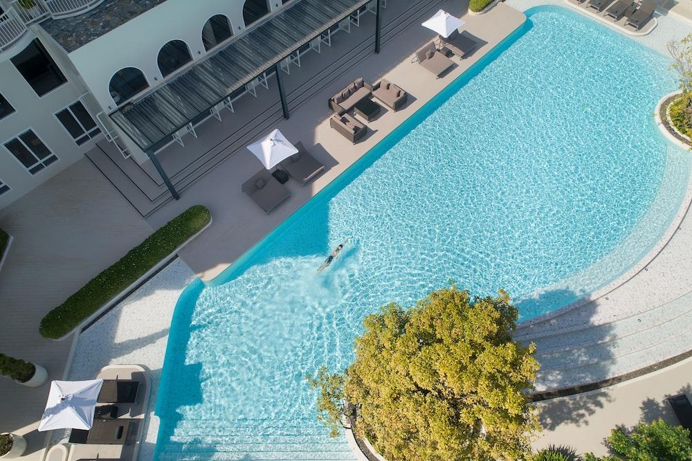 Cross Pattaya Pratamnak Outdoor Pool