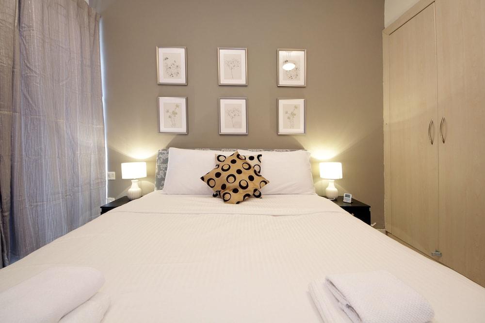 سيجنتشر هوليدي هوم - الوليد أبراج بحيرة جميرا غرفة