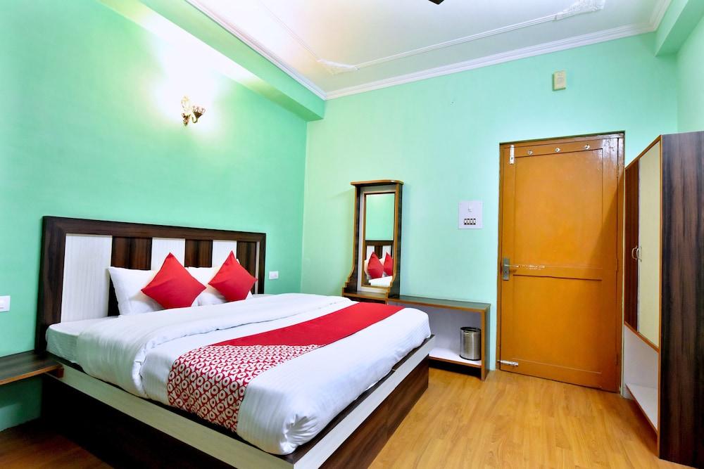 OYO 12740 Hotel Amandeep Room