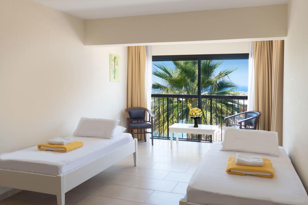 رويال بلو هوتل بافوس أخرى