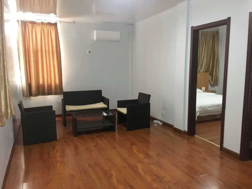 Pacific Islander Inn Room