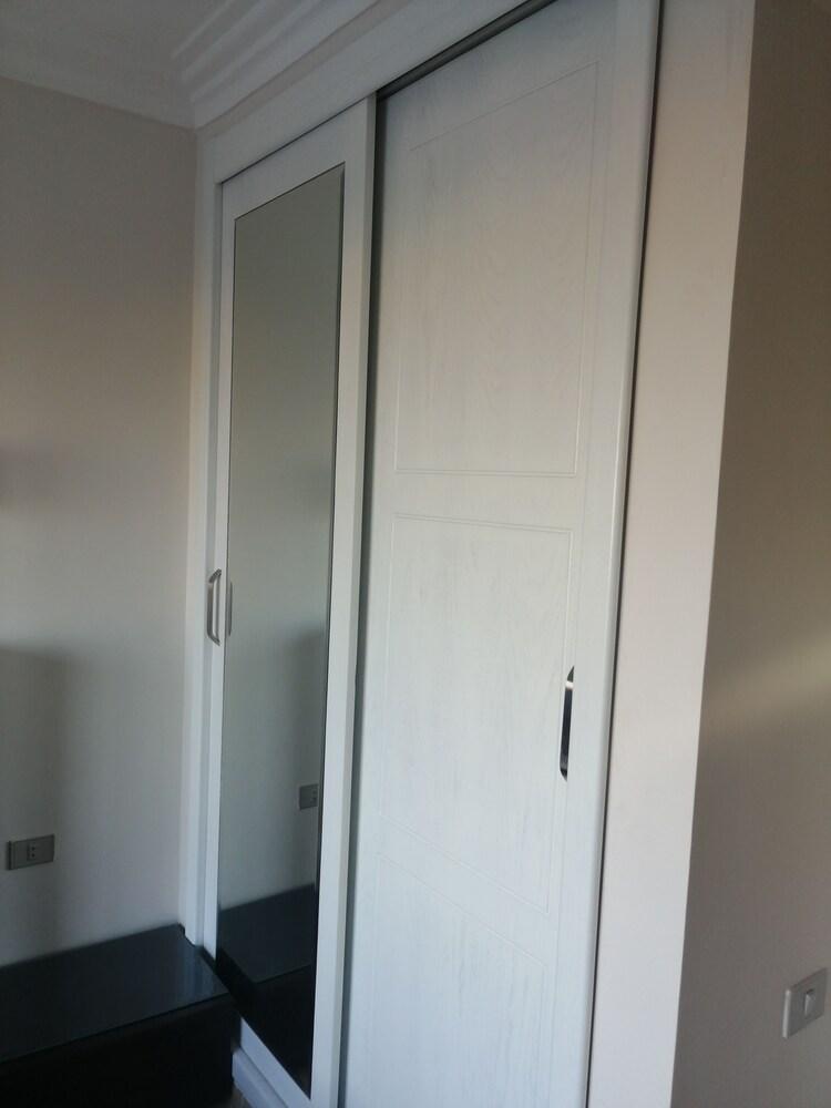 شقة بإطلالة على البحر مع شاطئ خاص تفاصيل الفندق من الداخل