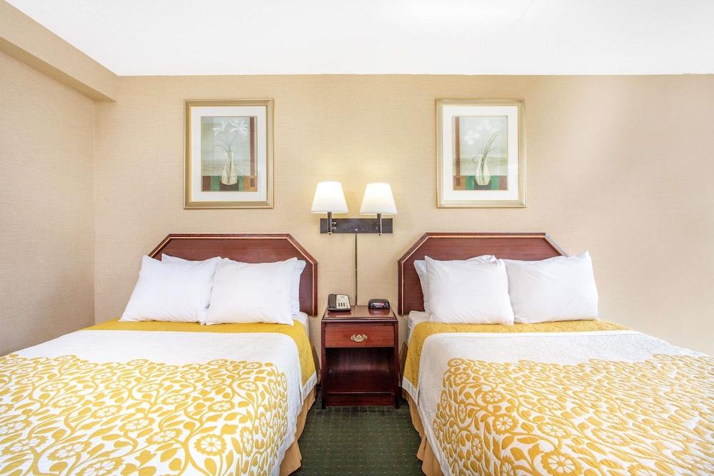 دايز إن باي ويندام كوليدج بارك غرفة