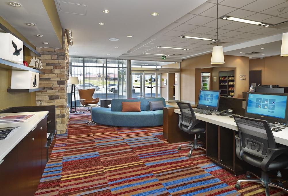 فيرفيلد إن آند سويتس باي ماريوت سان جونز منطقة الجلوس في الردهة