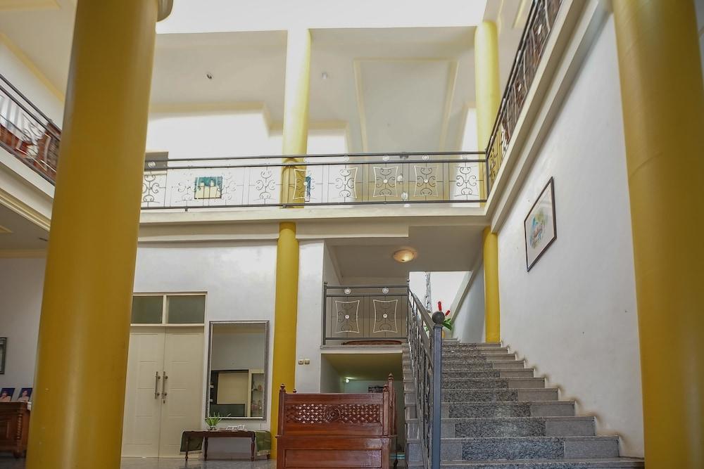 ريد دورز شاريه نير ميوزيام لامبونج مانغكورات 2 داخلي