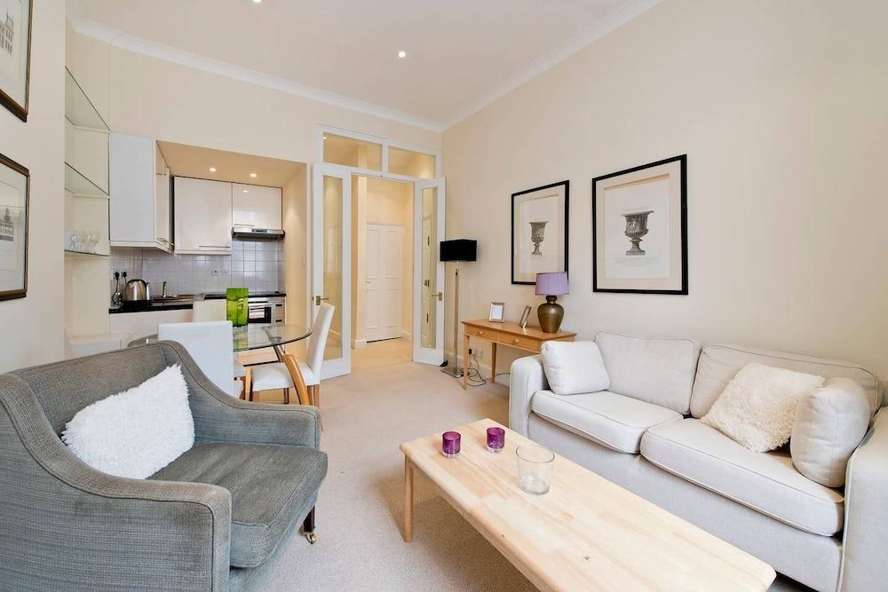 Charming 1 Bed Apt in Pimlico - Walk to Palace Featured Image
