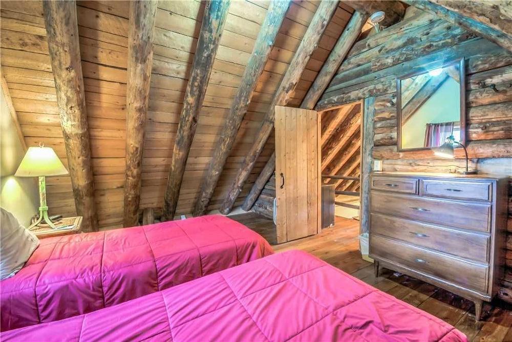 بيري مانزفيلد - وود شاك كابين غرفة