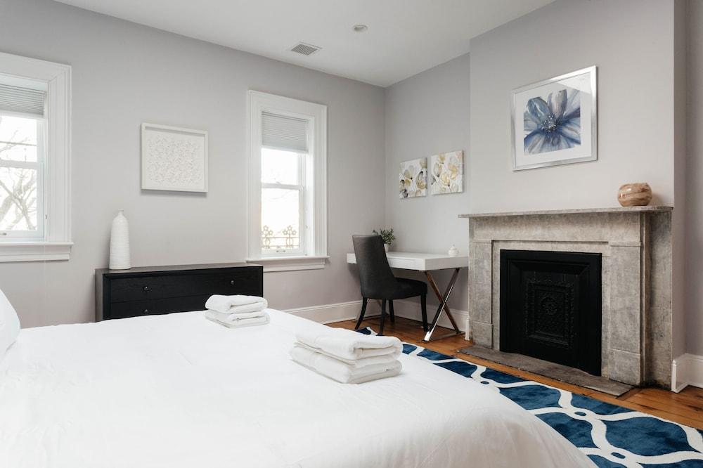 6 بد روم تاون هوم نير نيويورك سيتي غرفة