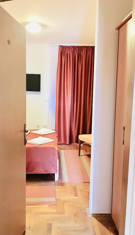 بانوليجا ريزيدنس غرفة