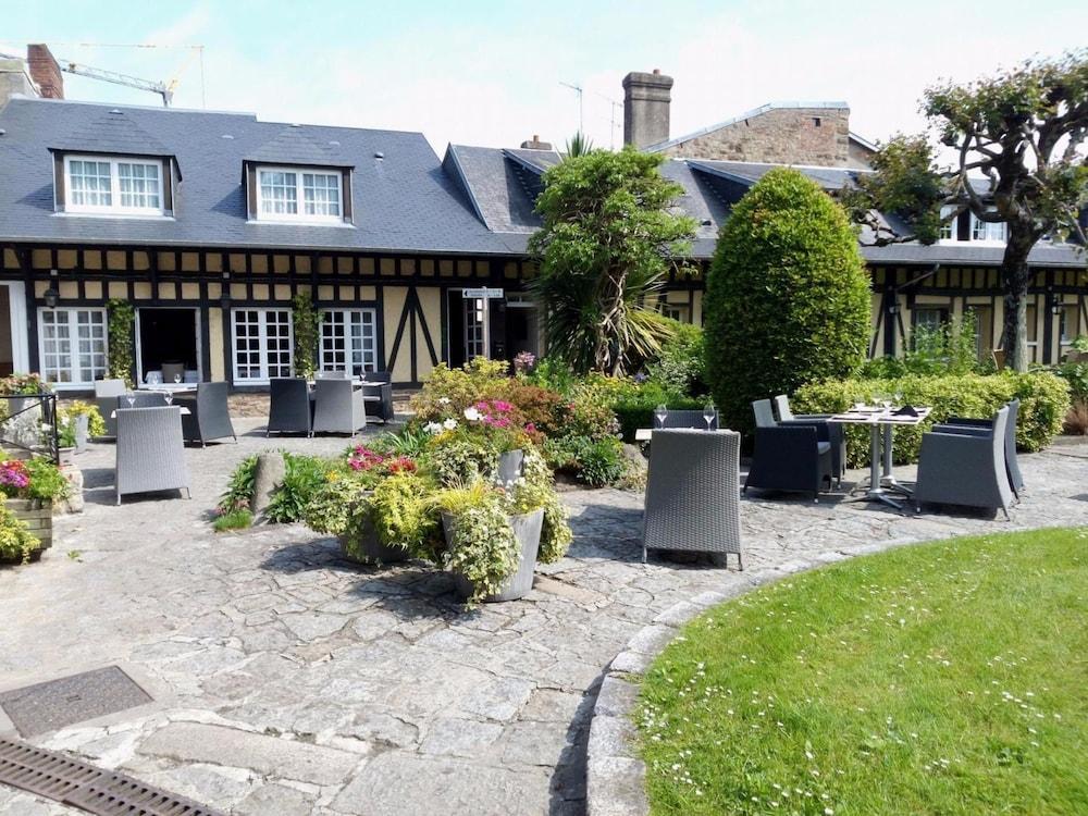 لوجي أوتيل دو لا كروا دور